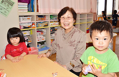 岩井恵澄さんと子どもたち