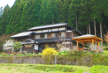 ふるさと移住交流体験施設「さゝ郷ほたる交流館」